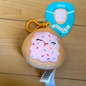 (NWT) Fresa squishmallow clip